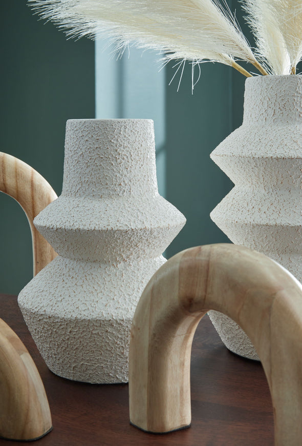 Maddwarth - Accessory Set (Set of 5) - White / Natural Brown